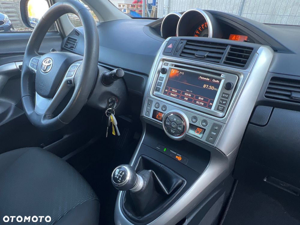 Toyota Verso 1.6 Premium - 15