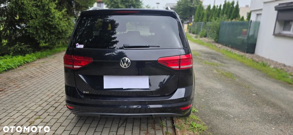 Volkswagen Touran - 12
