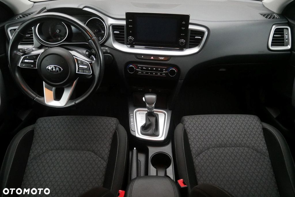 Kia Ceed - 8