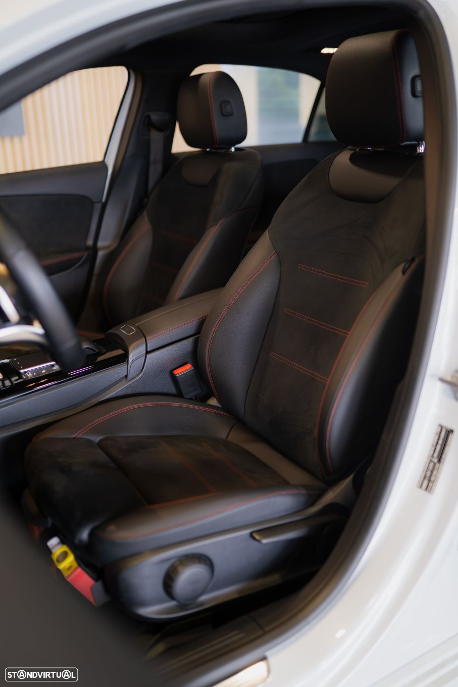 Mercedes-Benz A 250 Limousine e AMG Line - 22
