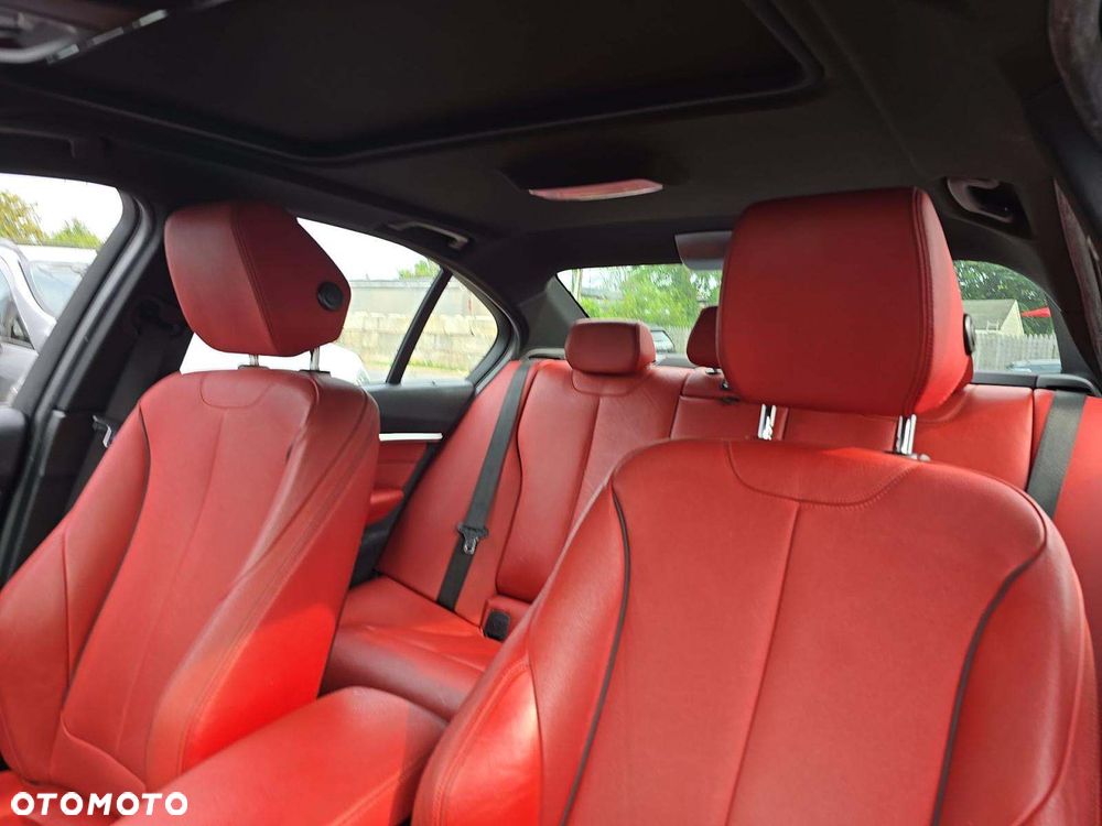 BMW Seria 3 330i xDrive M Sport - 10