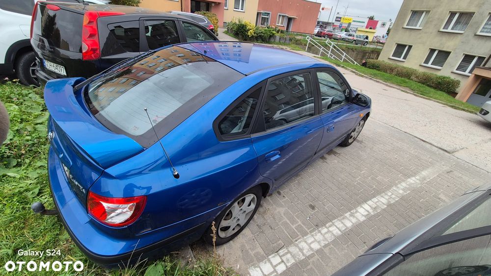 Hyundai Elantra - 2