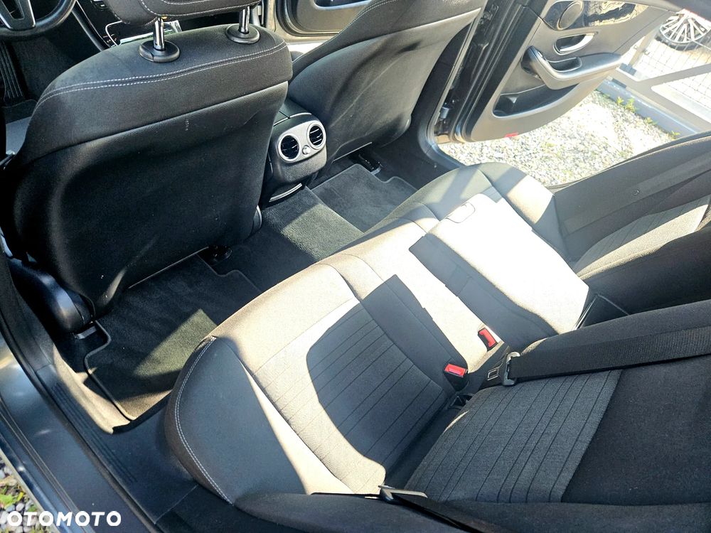 Mercedes-Benz Klasa C 220 d 4Matic T 9G-TRONIC - 24