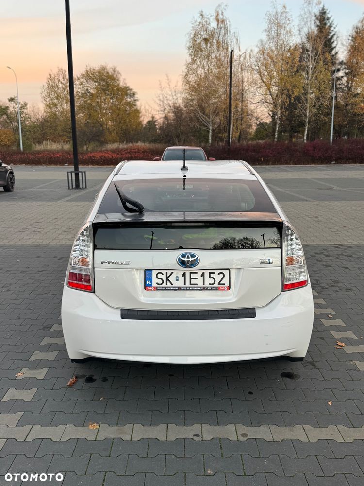 Toyota Prius (Hybrid) - 6