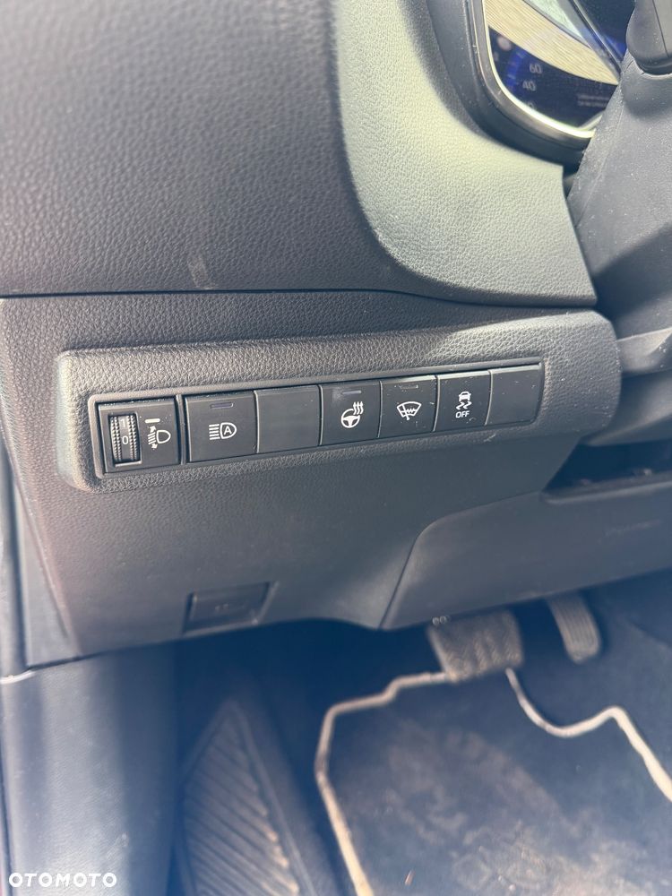 Toyota Corolla 1.8 Hybrid Team Deutschland - 12