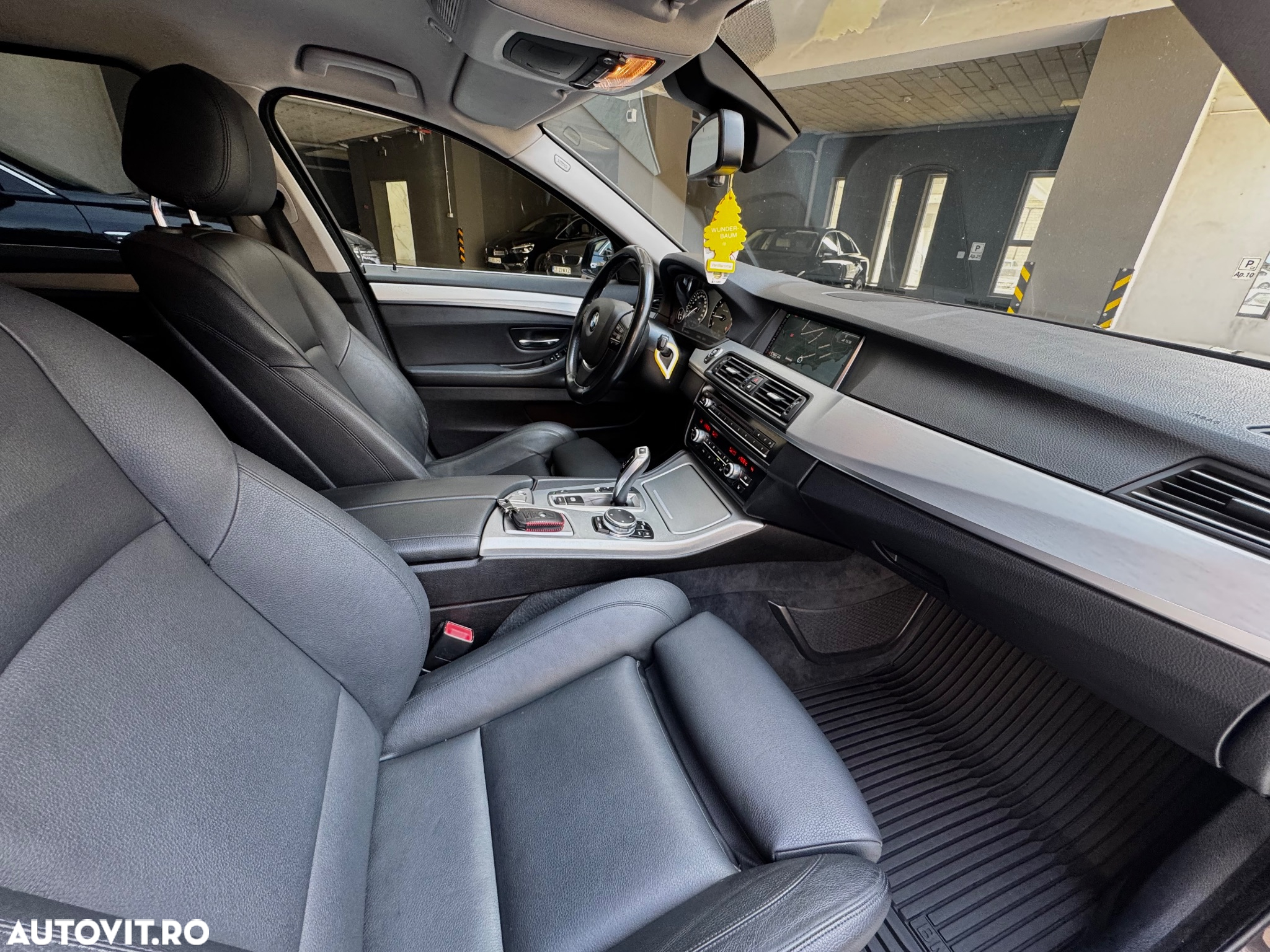 BMW Seria 5 525d xDrive AT - 30