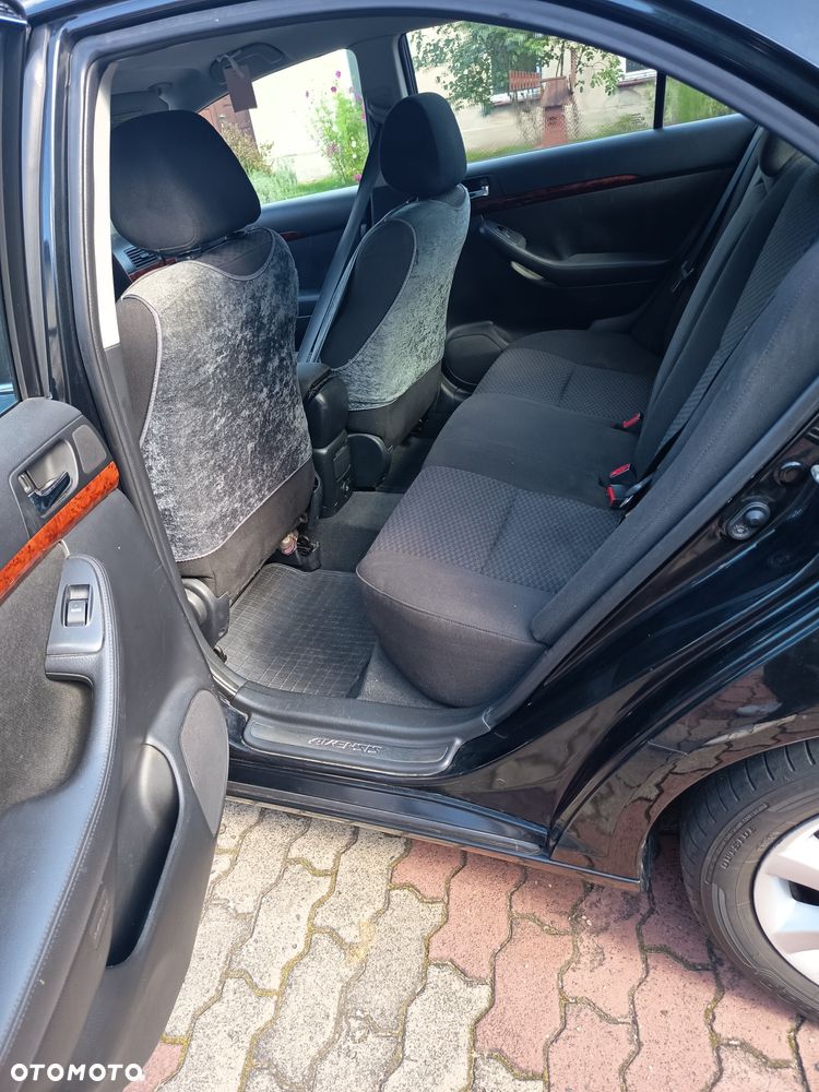 Toyota Avensis - 6