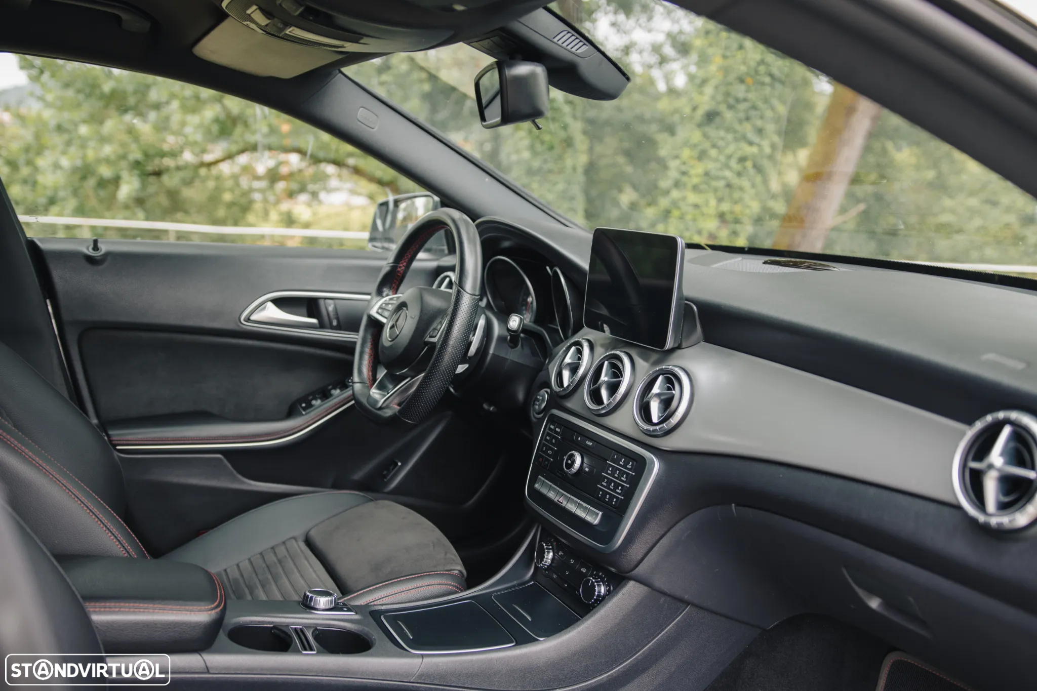 Mercedes-Benz CLA 180 7G-DCT AMG Line - 12