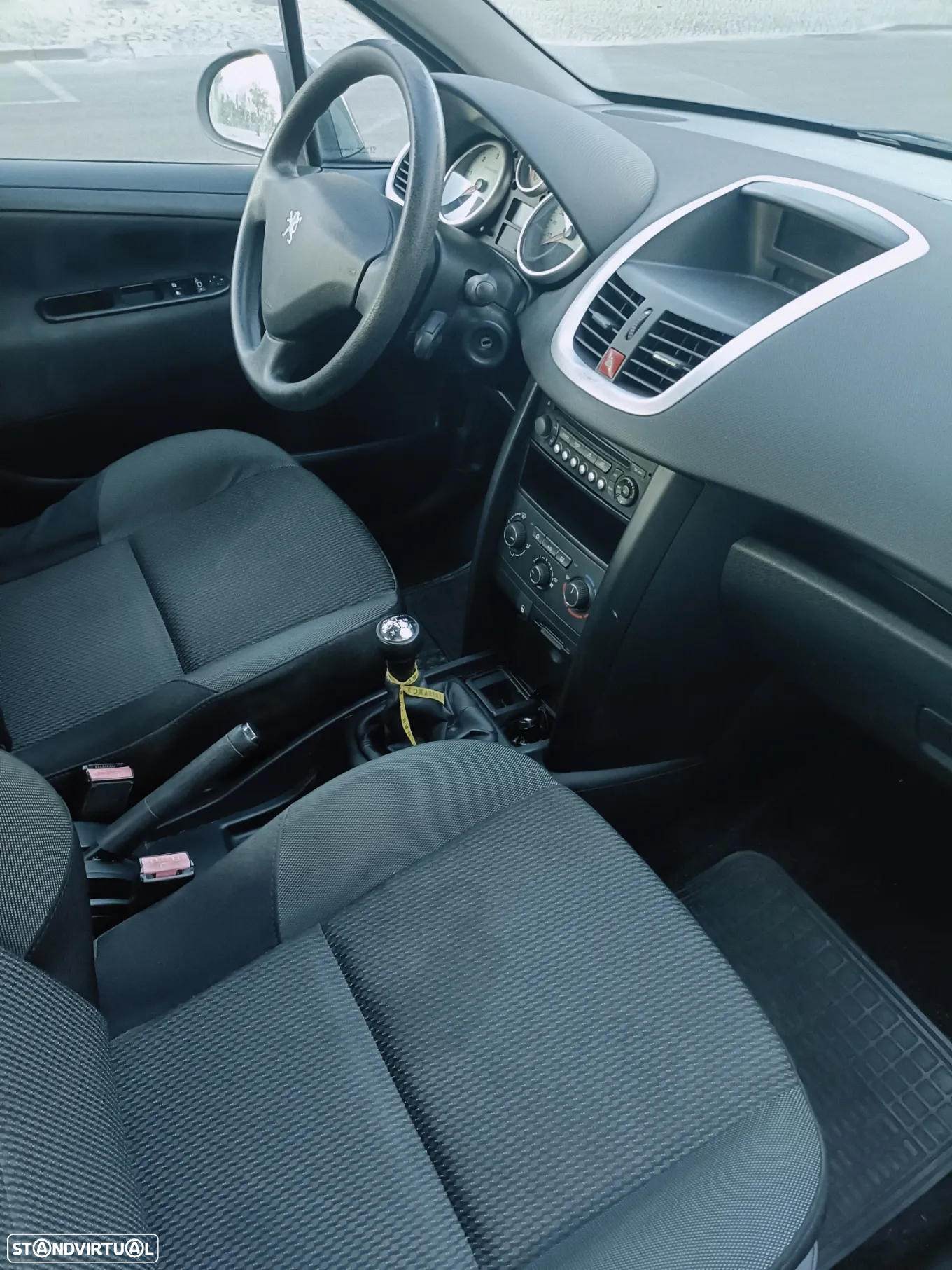 Peugeot 207 - 12