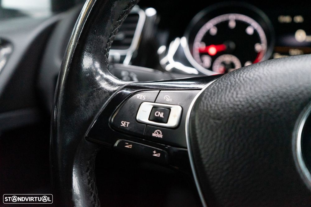 VW Golf Variant 1.6 TDi R-Line DSG - 43