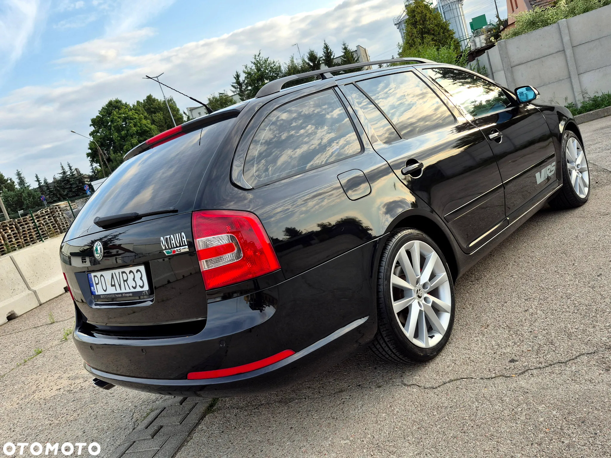 Skoda Octavia Combi 2.0 TDI DPF DSG RS - 23