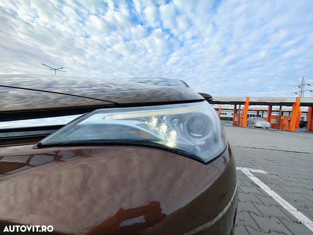 Toyota Avensis 2.0 D-4D Executive Terracotta - 11