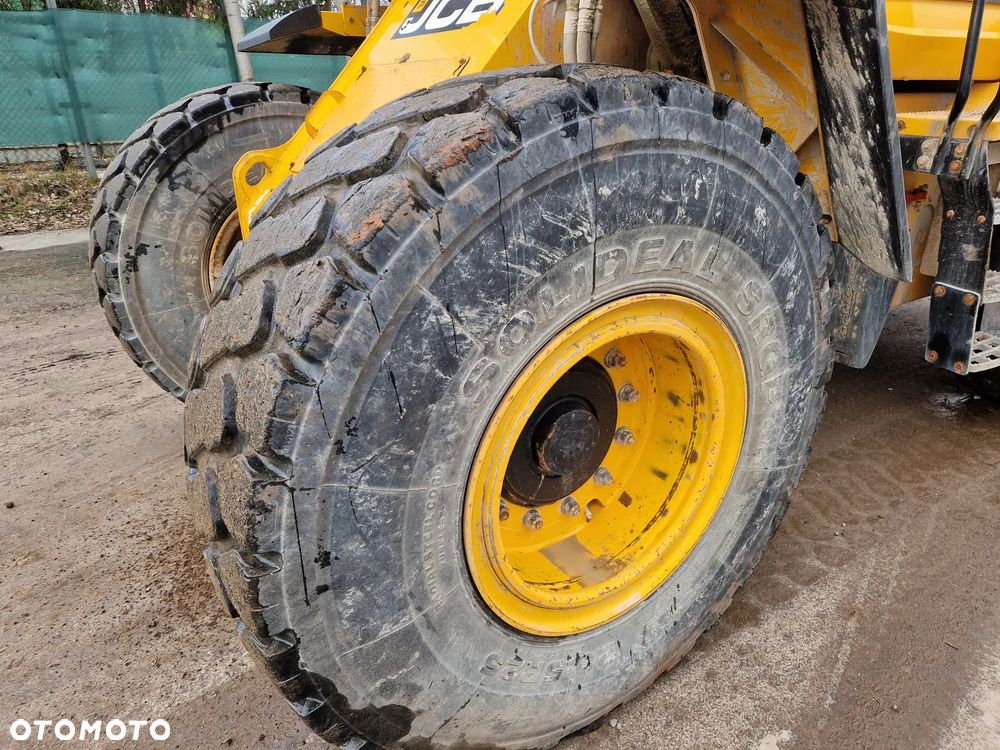 JCB 427HT - 15
