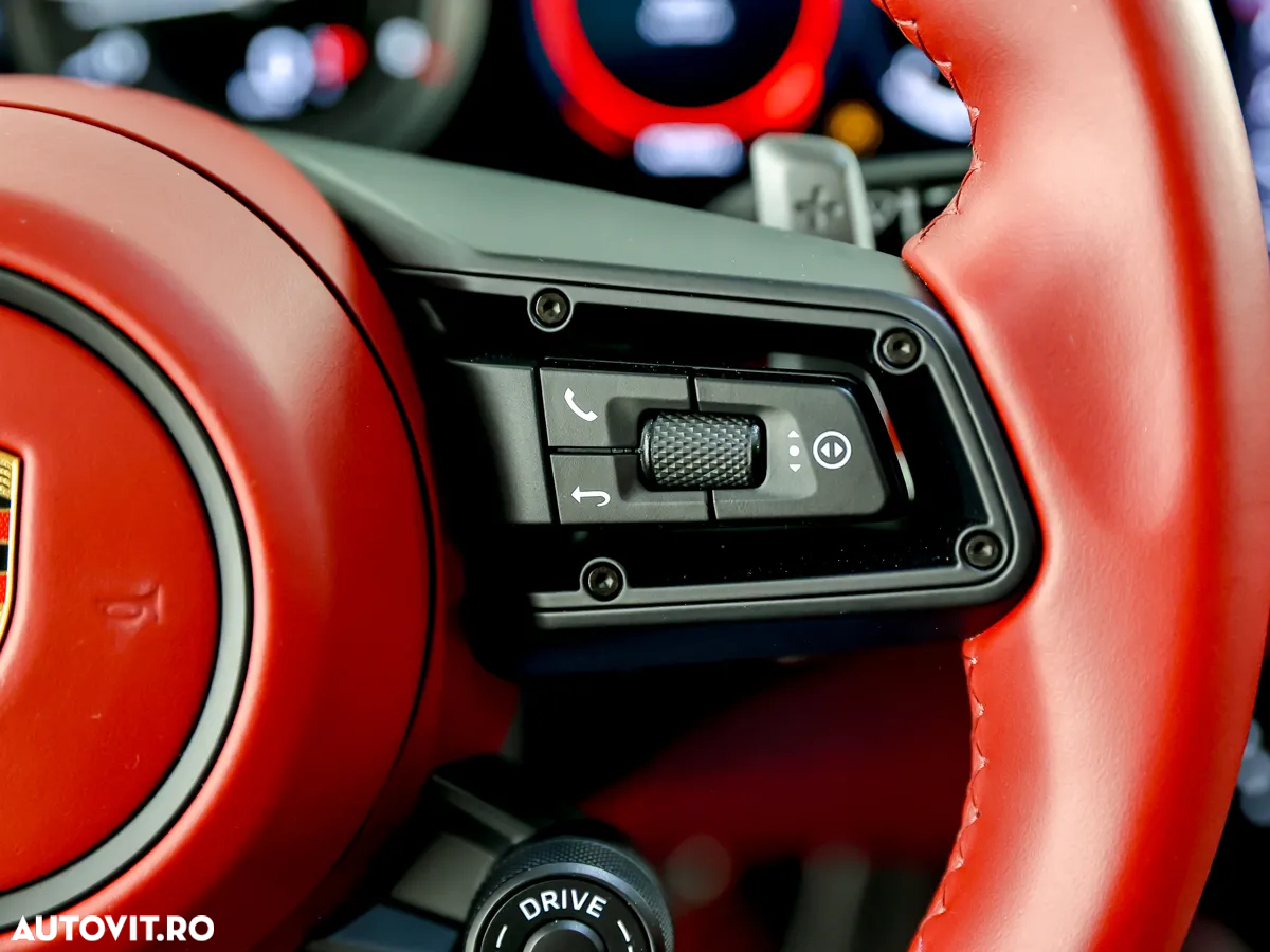 Porsche 911 Carrera 4S - 22