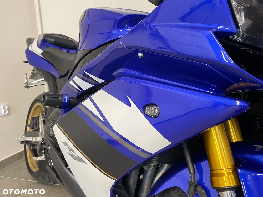 Yamaha R1 - 23