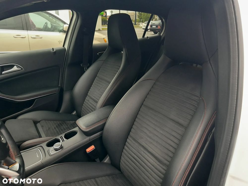 Mercedes-Benz GLA 200 7G-DCT AMG Line - 14
