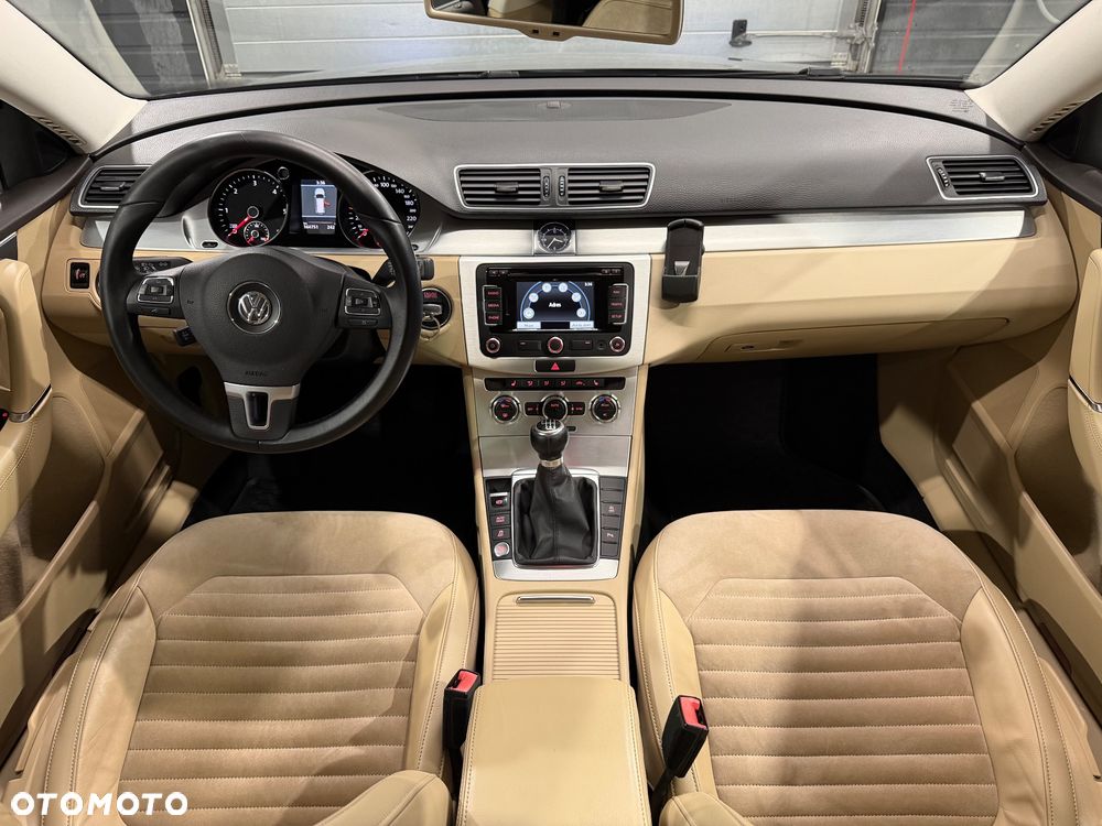 Volkswagen Passat - 12