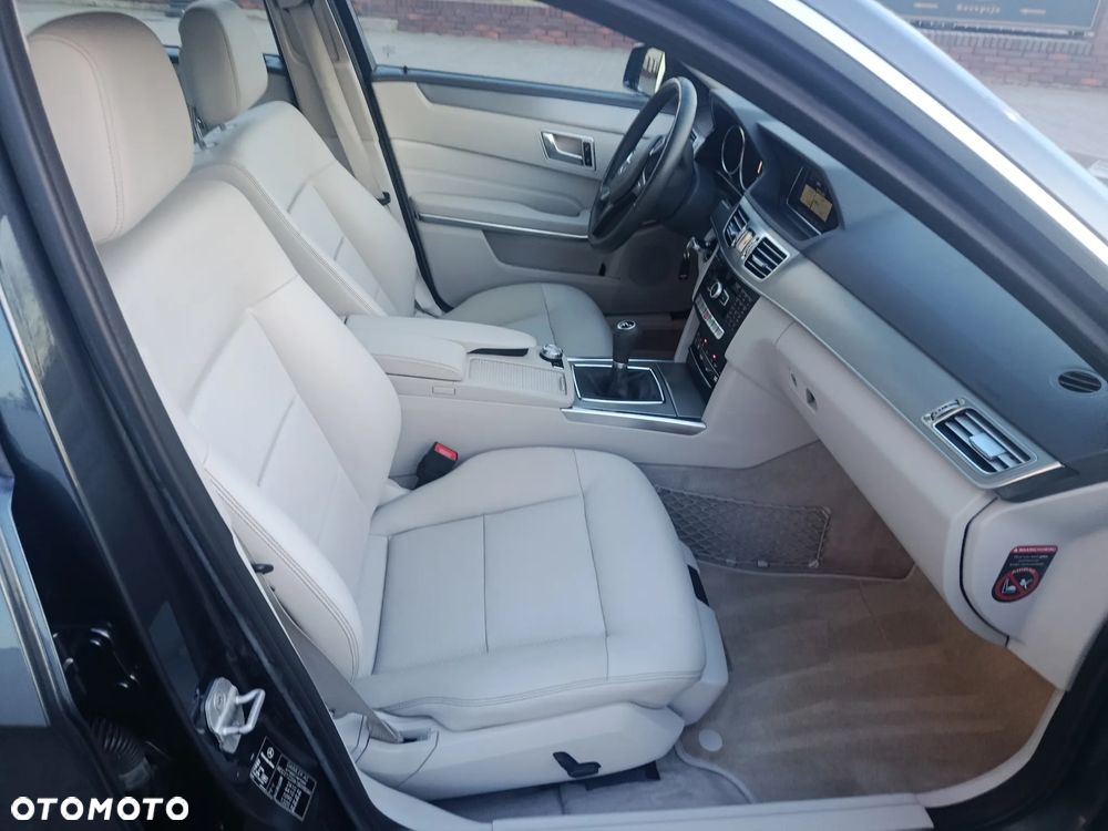 Mercedes-Benz Klasa E 220 CDI BlueEff - 24