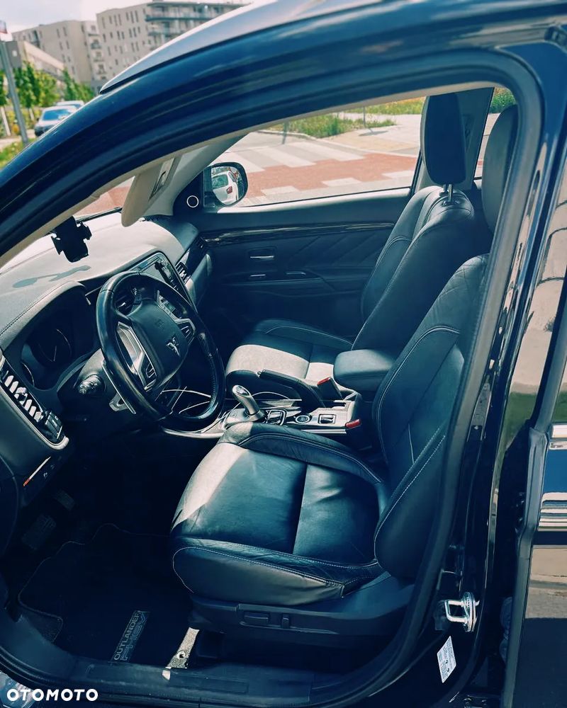 Mitsubishi Outlander 2.0 4WD Plug-In Hybrid - 8