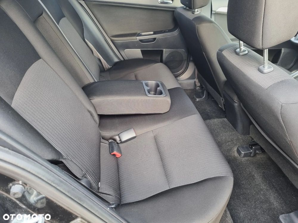 Mitsubishi Lancer - 7
