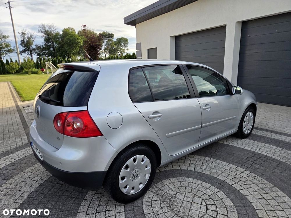 Volkswagen Golf - 5