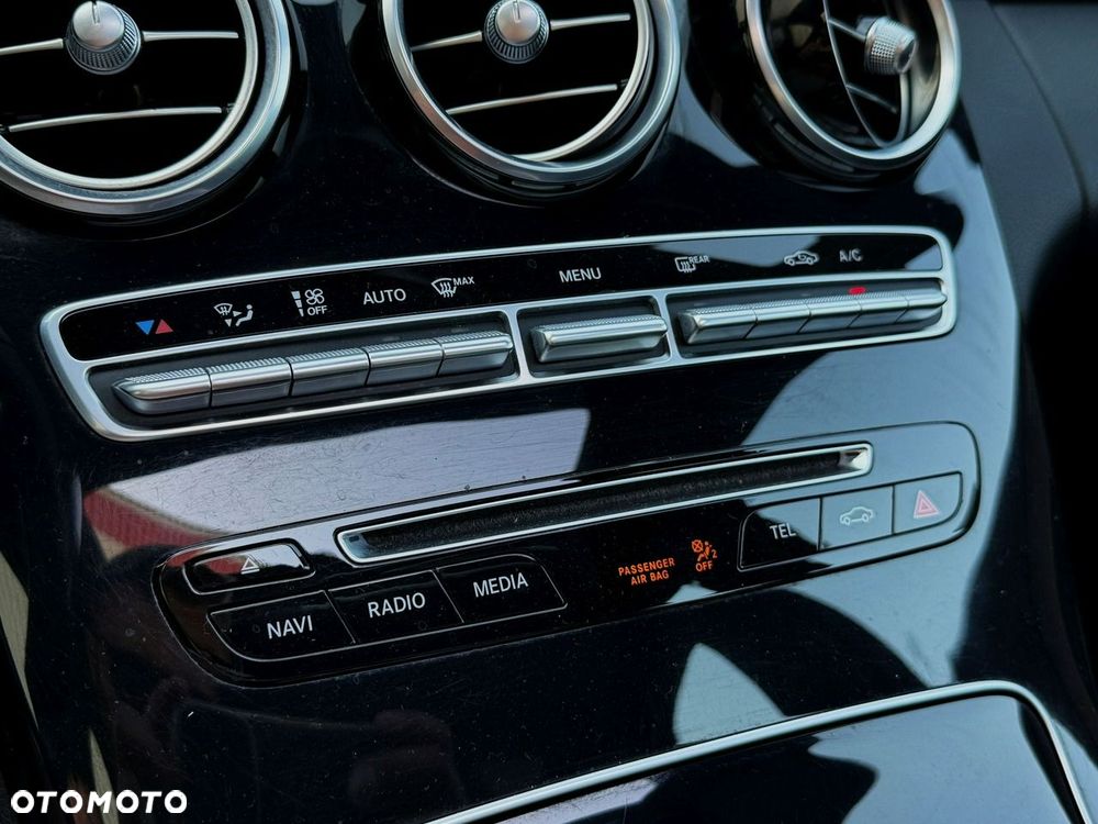 Mercedes-Benz Klasa C 180 7G-TRONIC AMG Line - 20