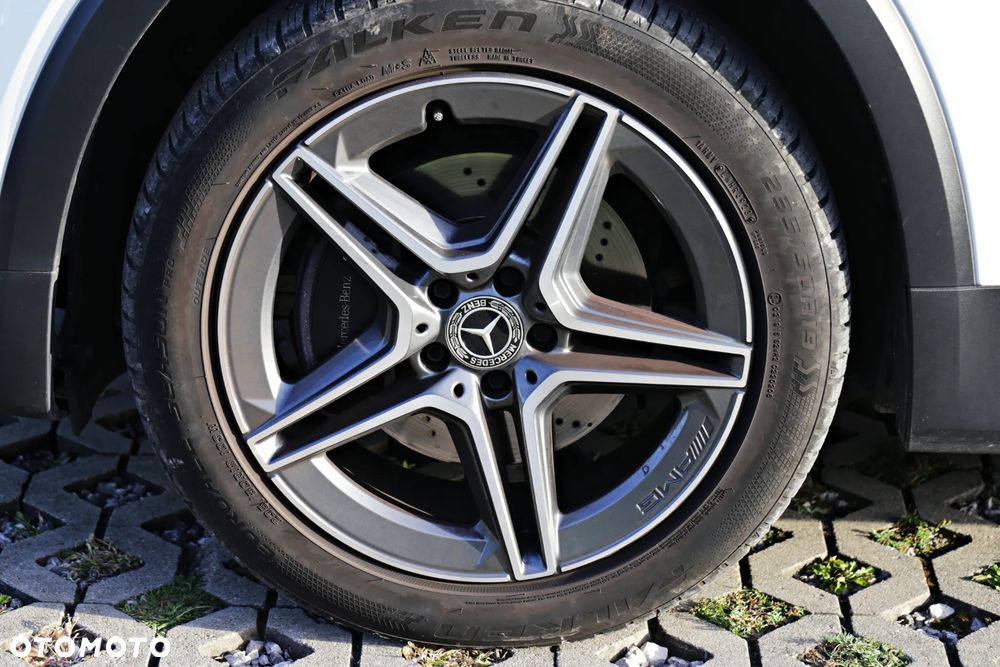 Mercedes-Benz GLB 200 4-Matic AMG Line 8G-DCT - 28