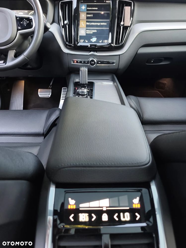 Volvo XC 60 D5 AWD R-Design - 17