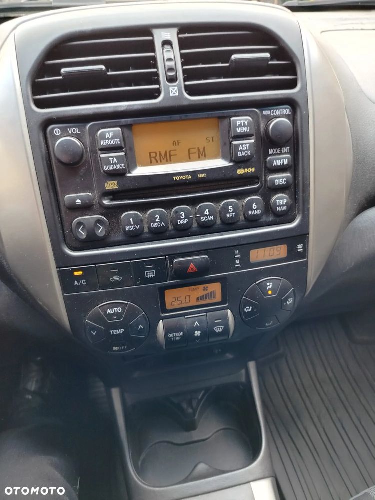 Toyota RAV4 2.0 D-4D 4x4 - 23