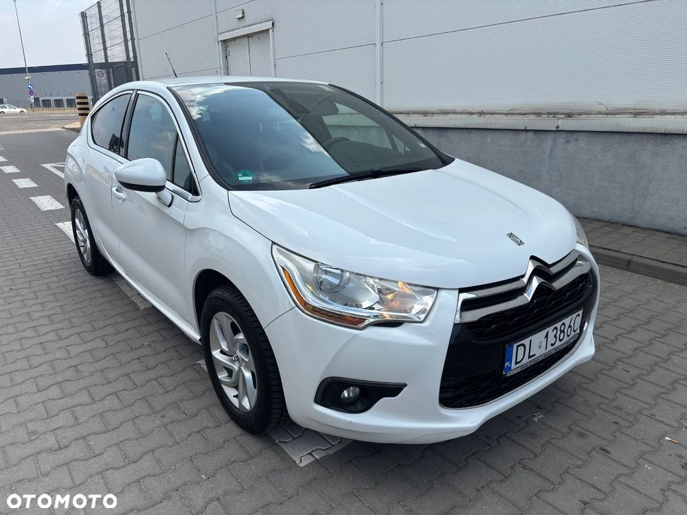 Citroën DS4 e-HDi 115 SoChic - 1