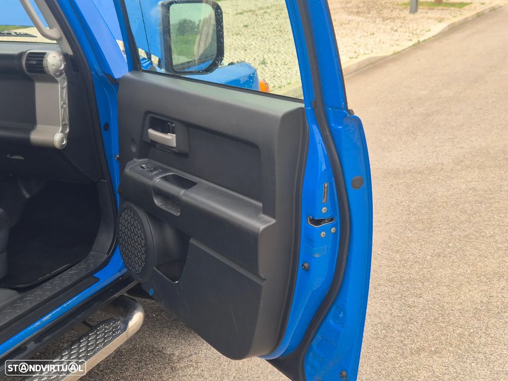 Toyota FJ Cruiser - 15