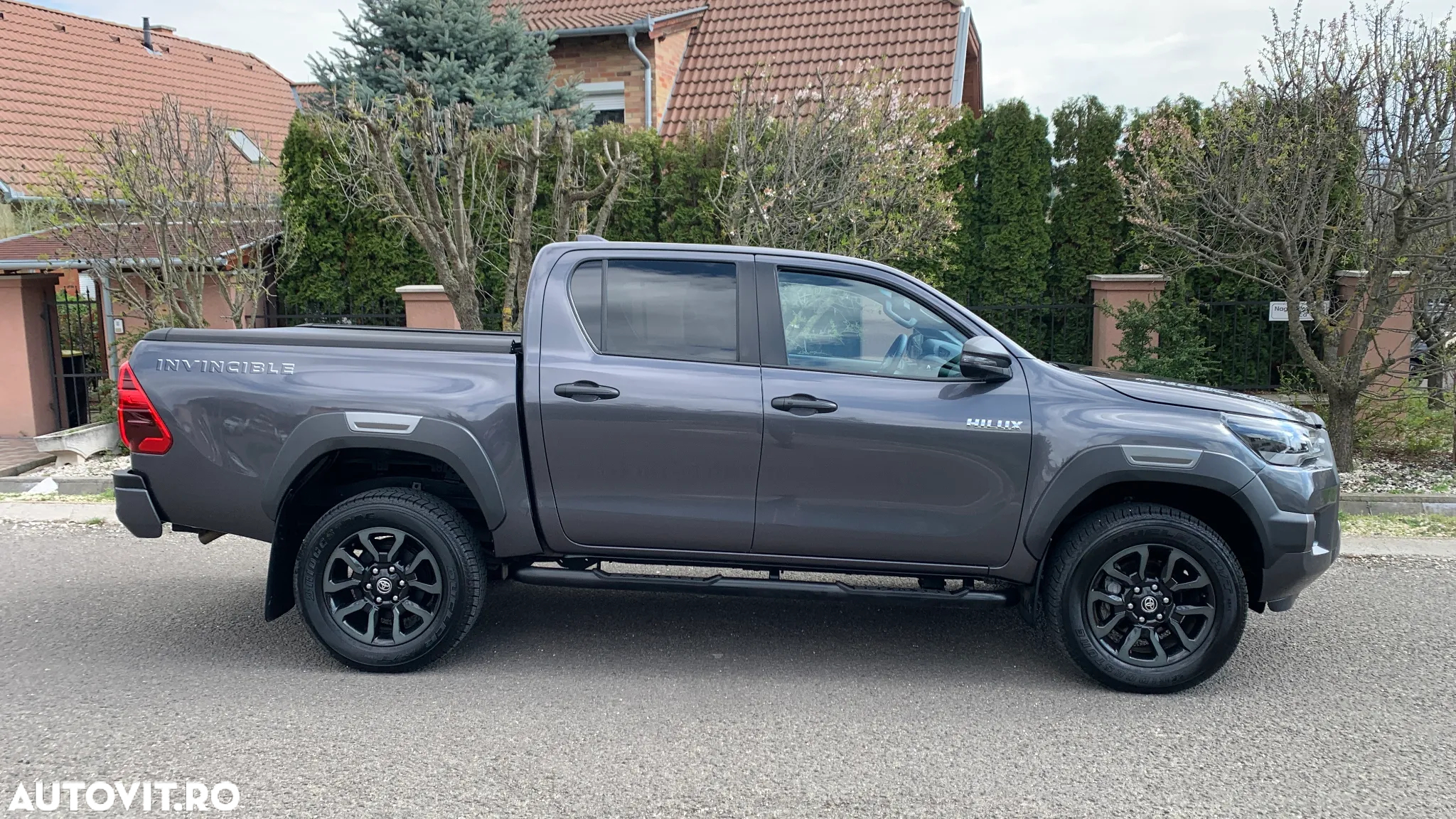 Toyota Hilux 2.8D 204CP 4x4 Double Cab AT Invincible Color Edition - 9