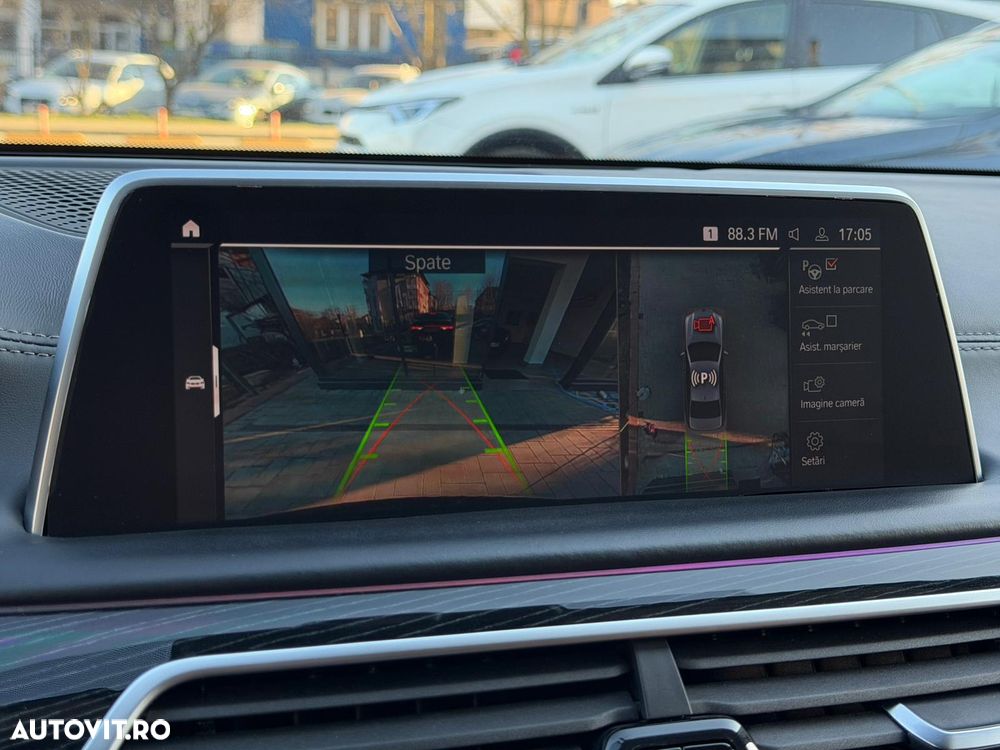 BMW Seria 7 750i xDrive - 32