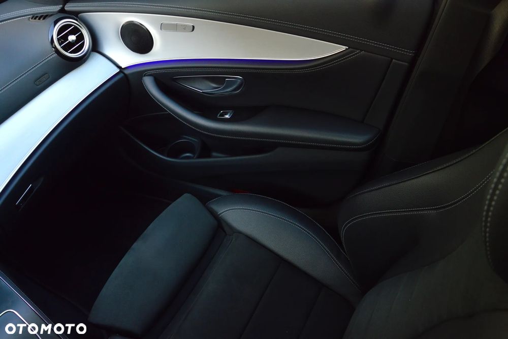 Mercedes-Benz Klasa E 220 d 4-Matic AMG - 22