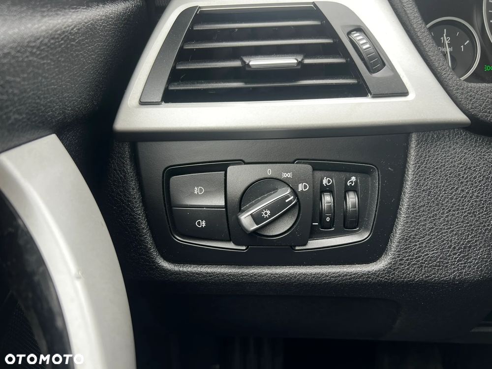 BMW Seria 3 320d Touring - 24