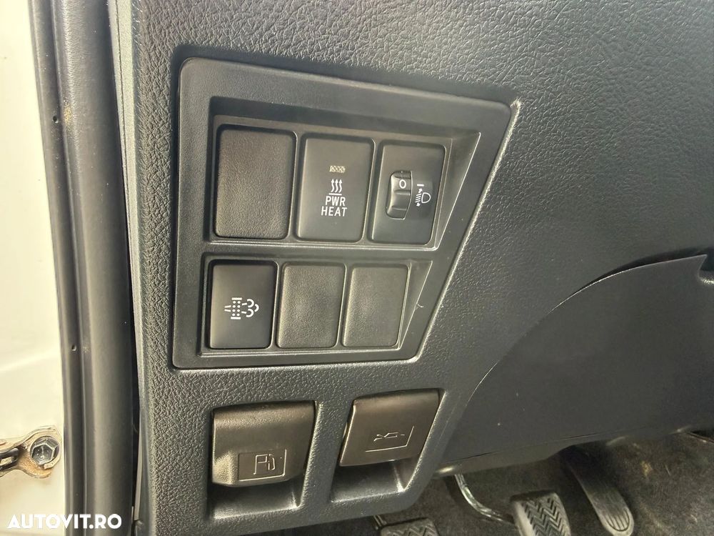 Toyota Hilux 2.4D 150CP 4x4 Double Cab 6MT Comfort - 11