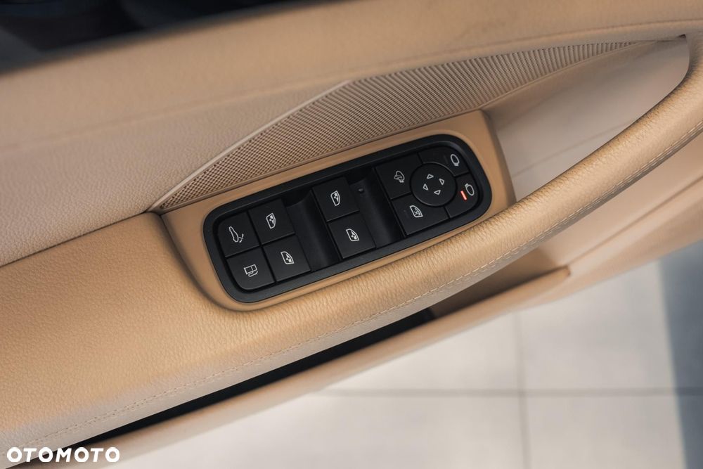 Porsche Panamera 4 E-Hybrid Platinum Edition - 33
