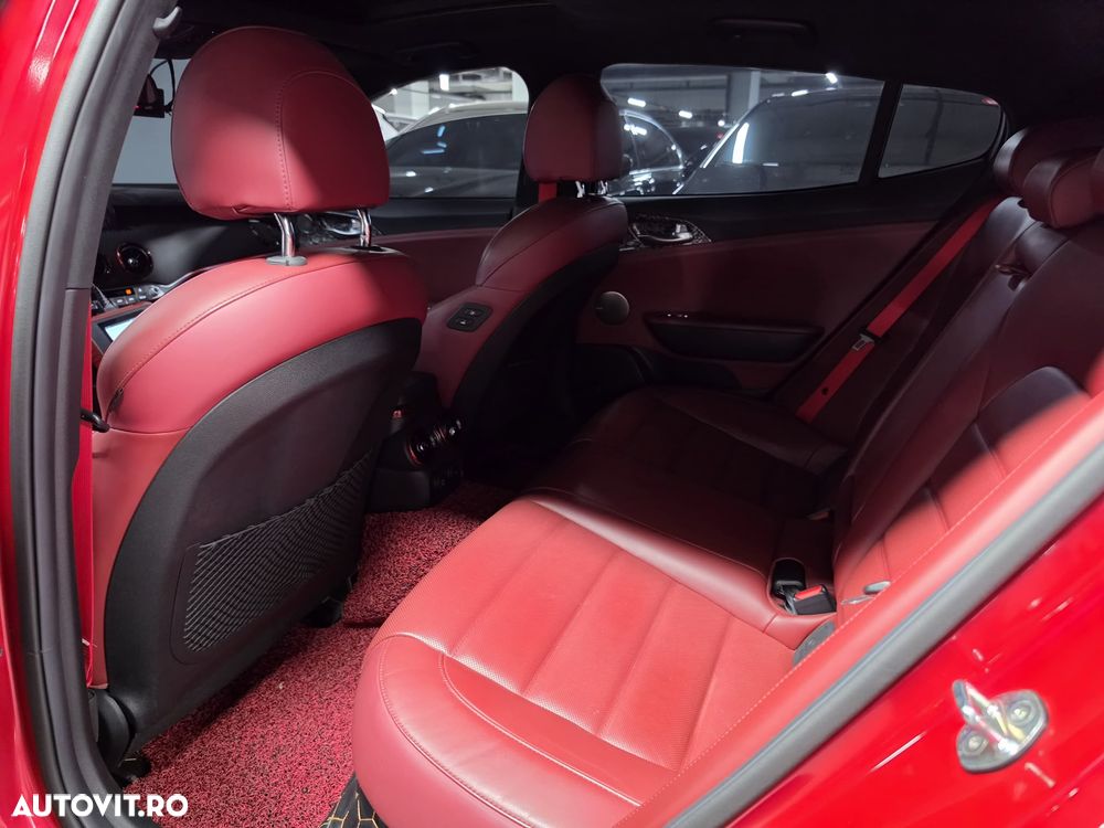 Kia Stinger 2.0 T-GDI RWD GT Line - 16