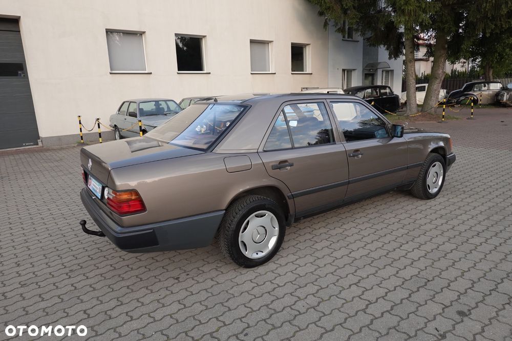 Mercedes-Benz W124 (1984-1993) - 38