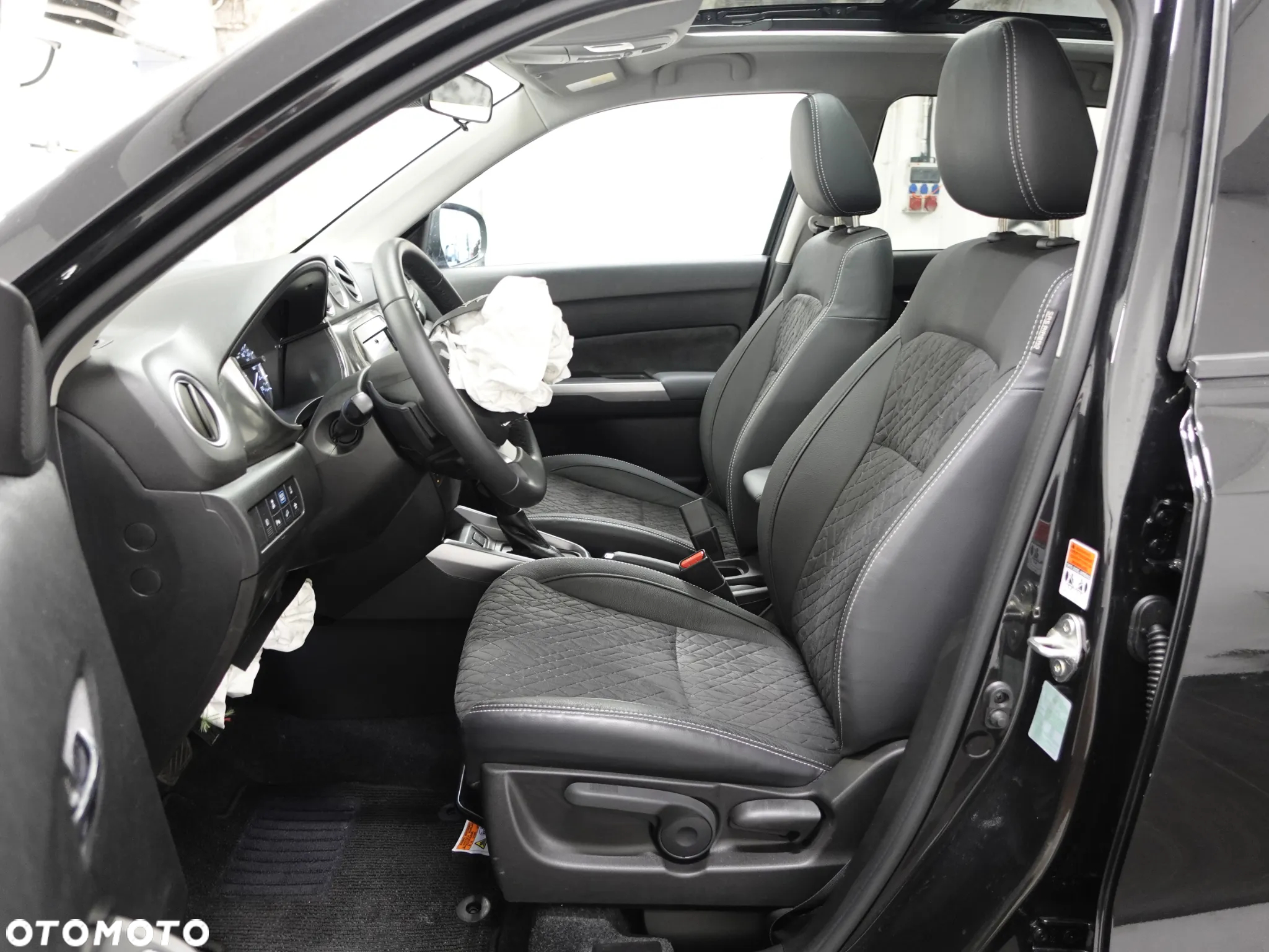Suzuki Vitara 1.5 DualJet Hybrid Premium Plus 4WD AGS - 23