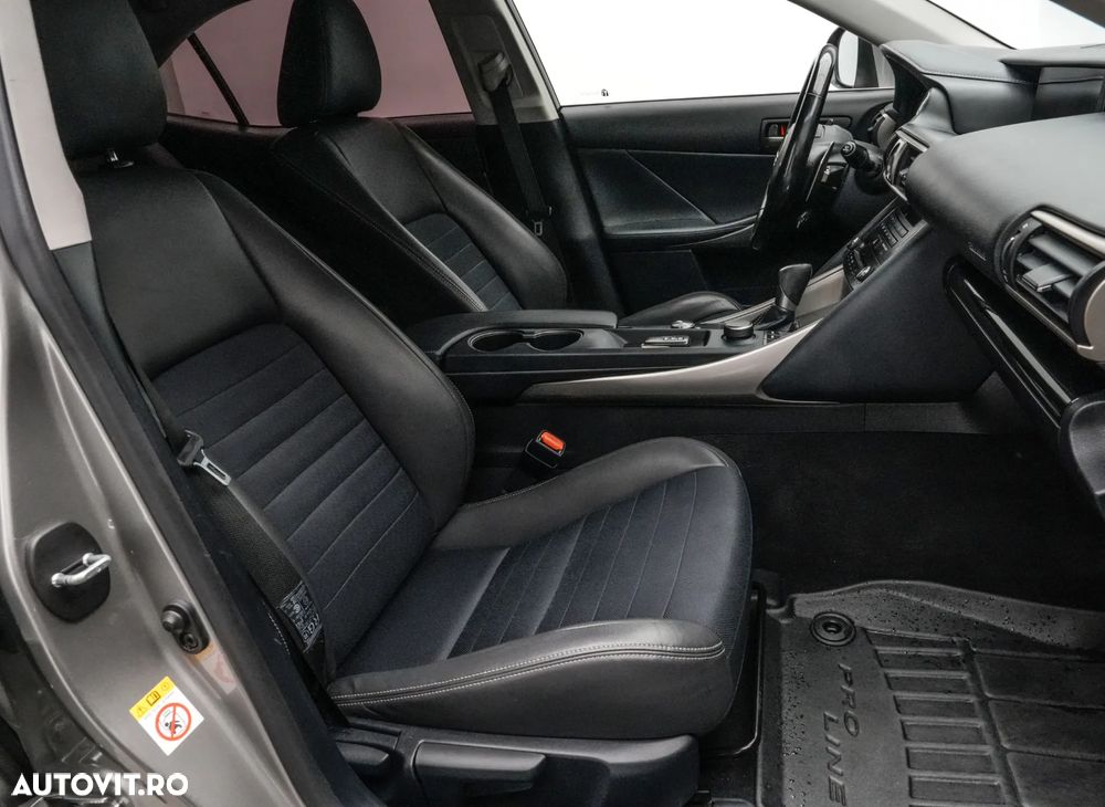 Lexus Seria IS 300h Executive - 14