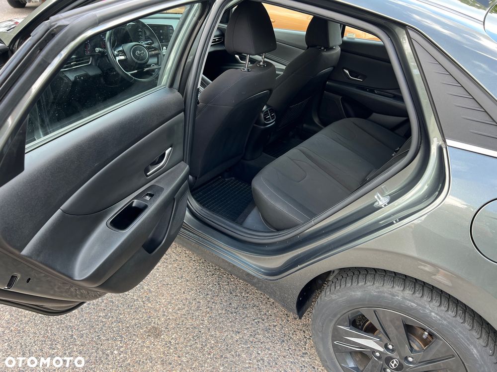 Hyundai Elantra - 17