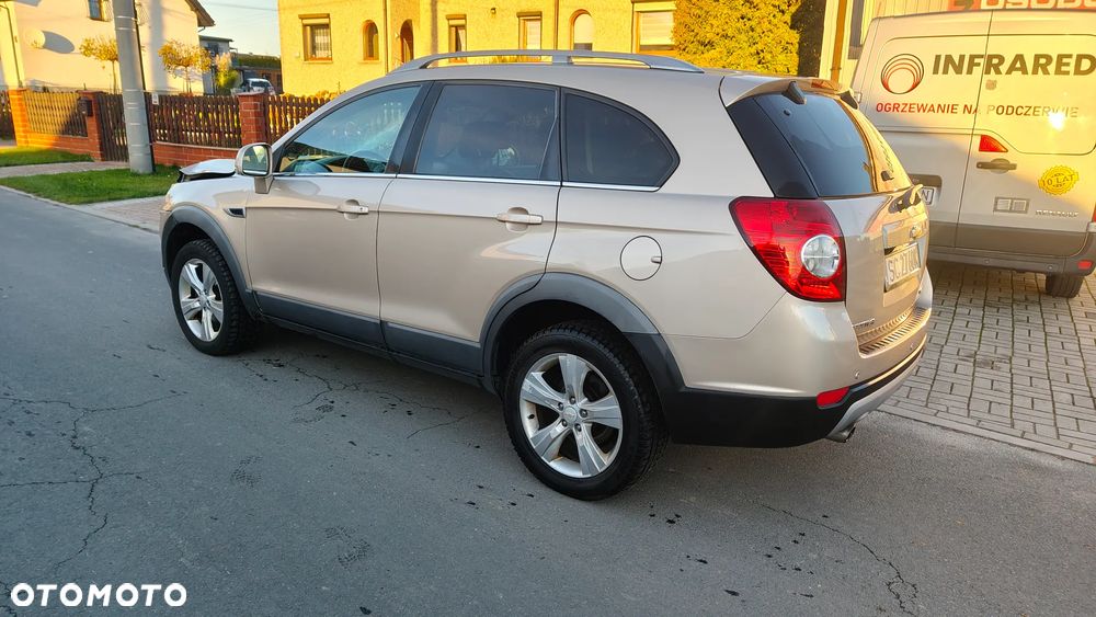 Chevrolet Captiva 2.2 D LT+ - 4