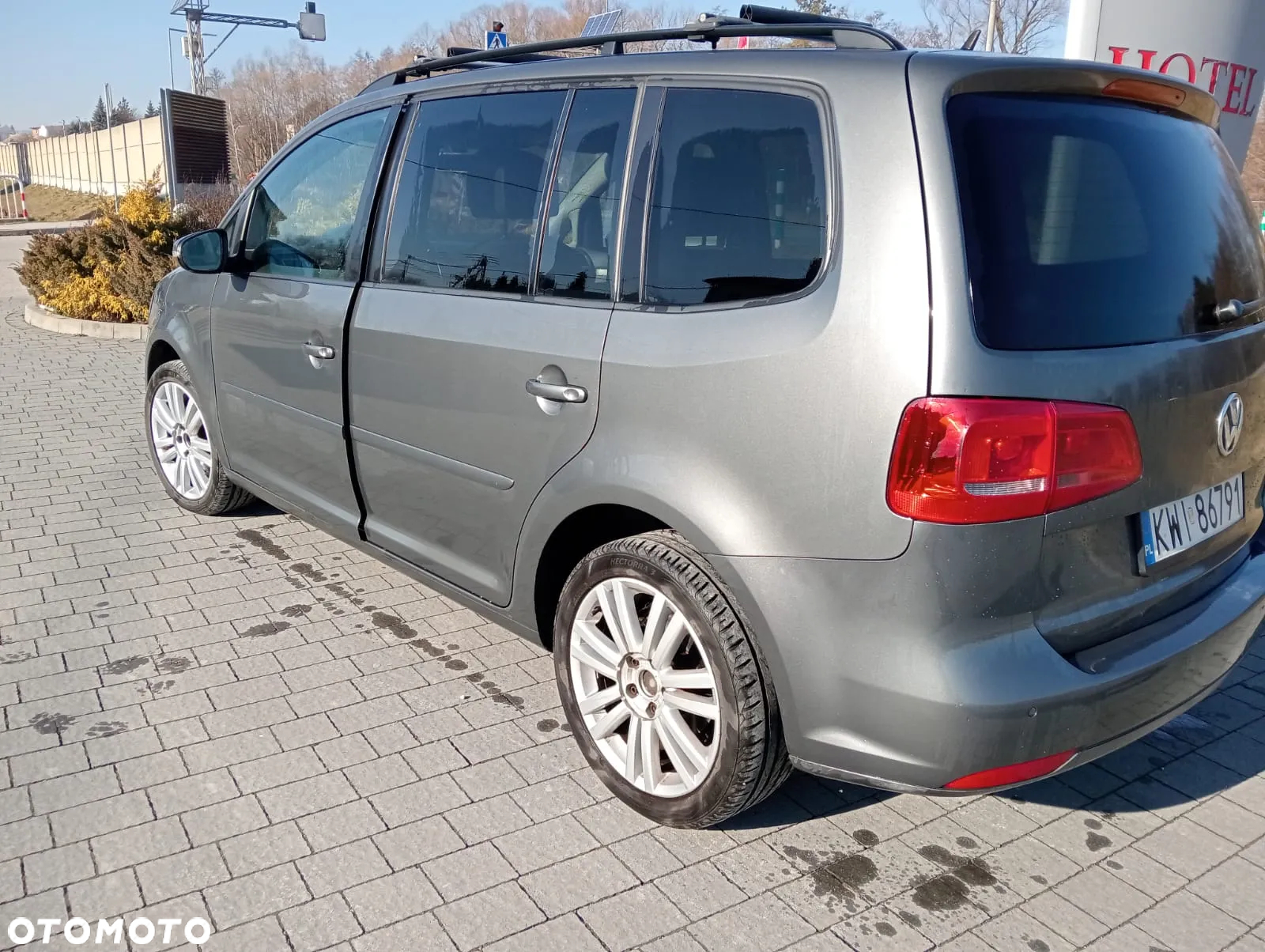Volkswagen Touran 1.6 TDI DPF Comfortline DSG - 4