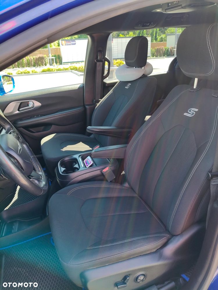 Chrysler Pacifica - 13