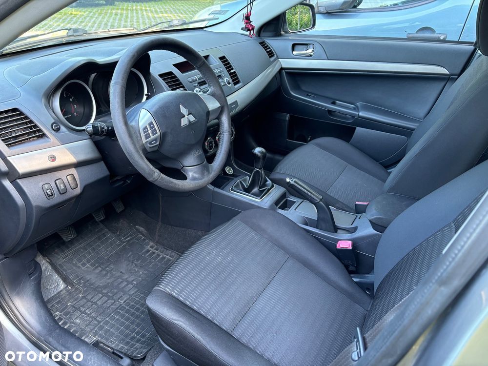 Mitsubishi Lancer 1.6 Inform - 6