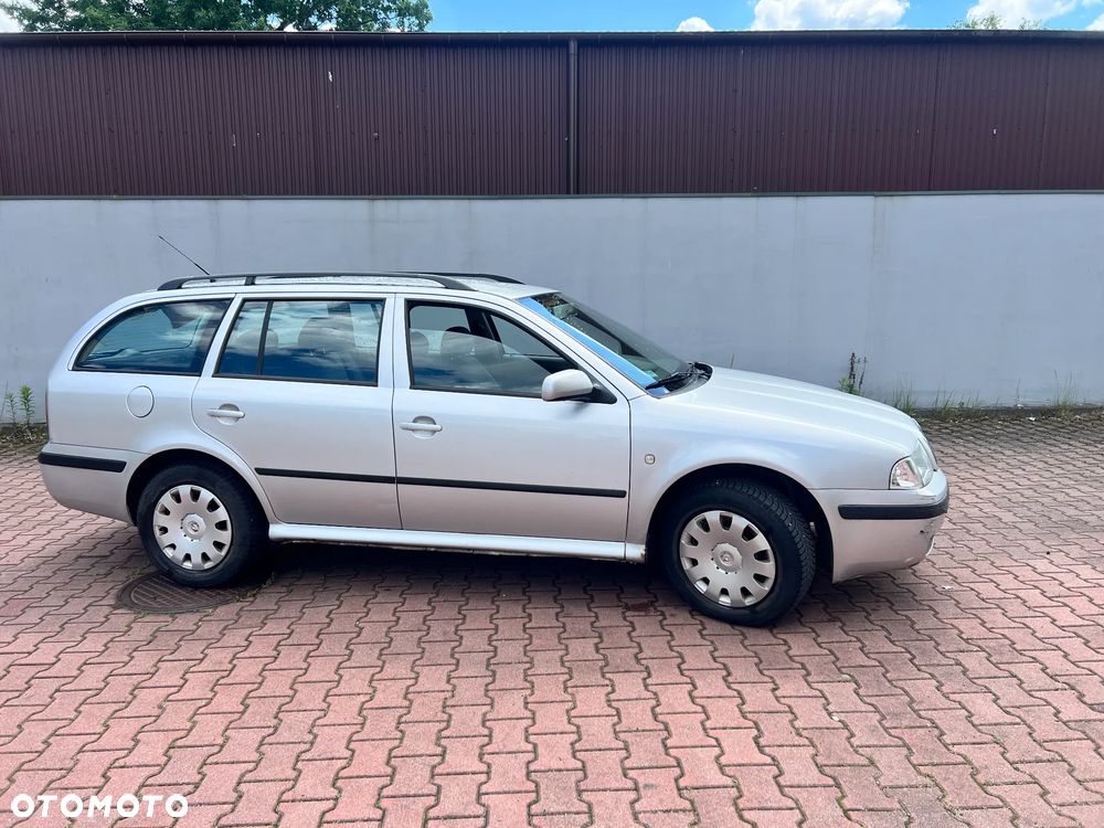 Skoda Octavia 1.6 Combi - 12