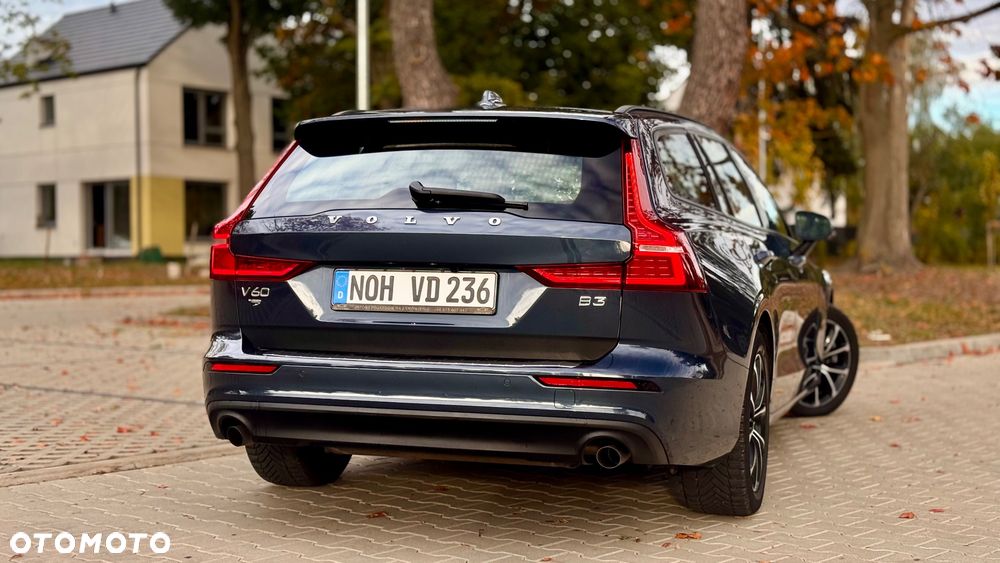 Volvo V60 B3 B DKG Momentum - 32