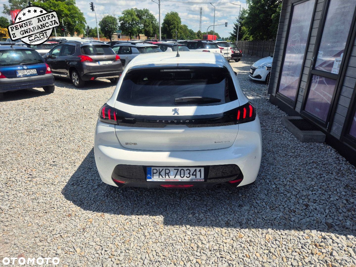 Peugeot 208 - 8