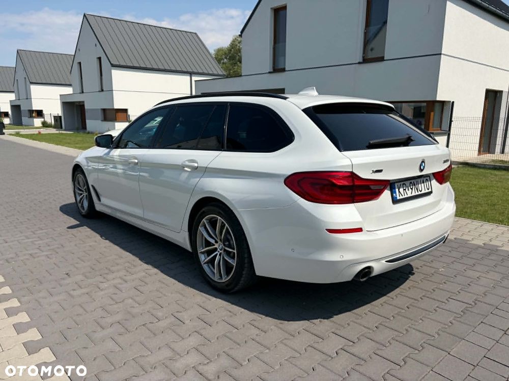 BMW Seria 5 520d xDrive Sport Line - 2